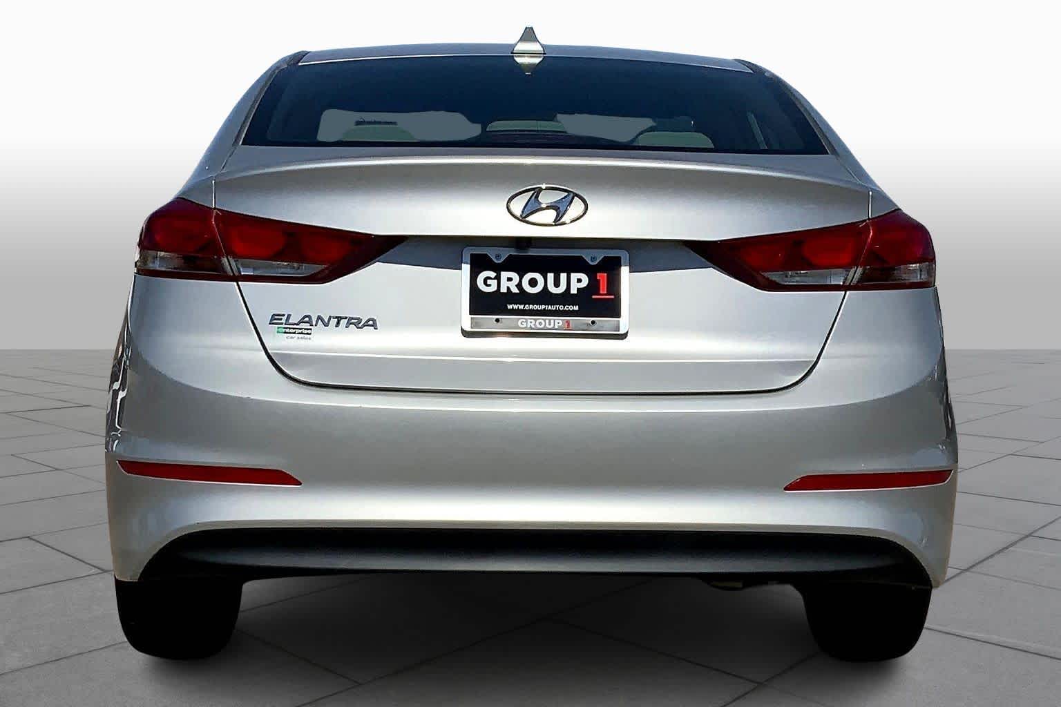 2018 Hyundai Elantra SEL photo 2