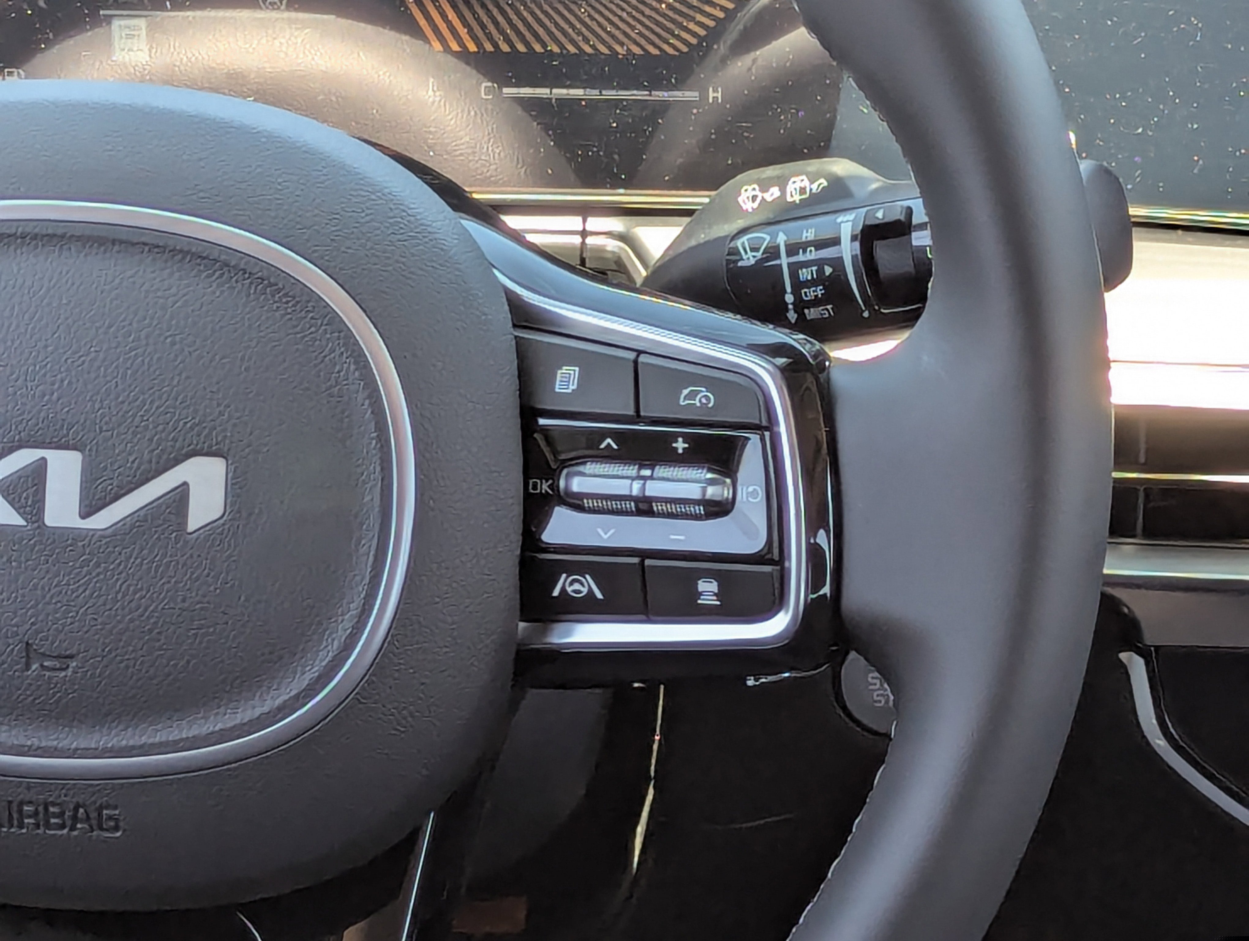 2025 Kia Sorento S photo 3