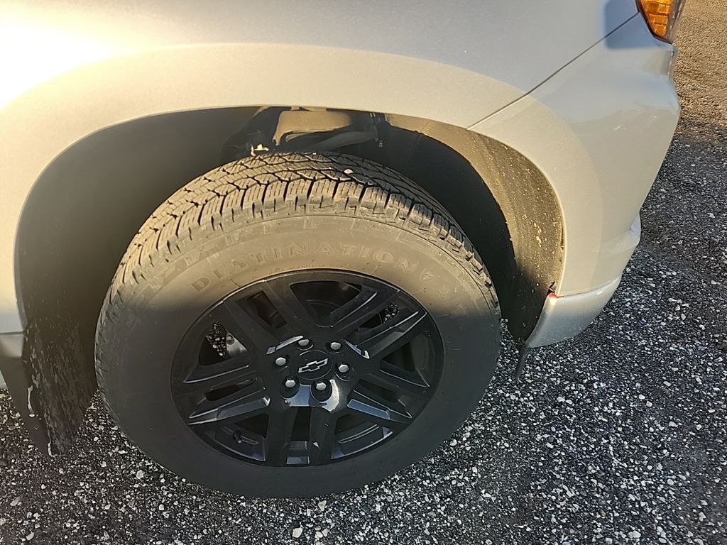 2022 Chevrolet Silverado 1500 Custom photo 2