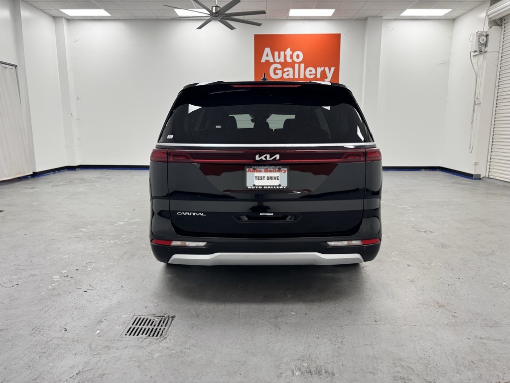2024 Kia Carnival LX photo 6