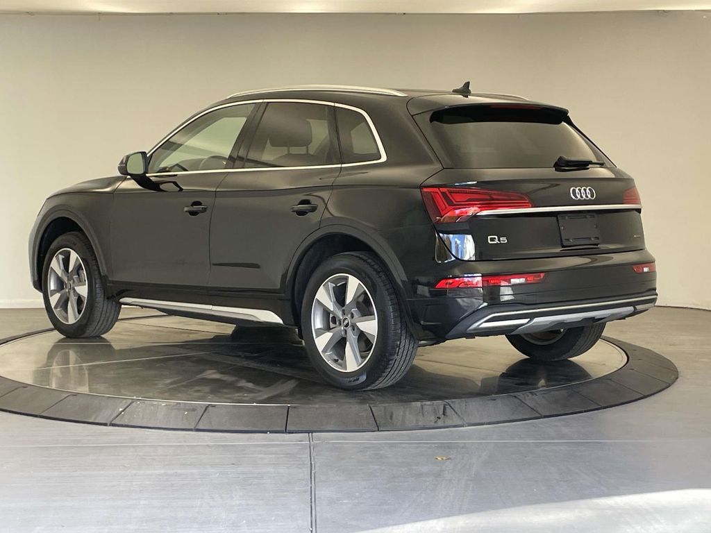 2023 Audi Q5 40 Premium Plus photo 3