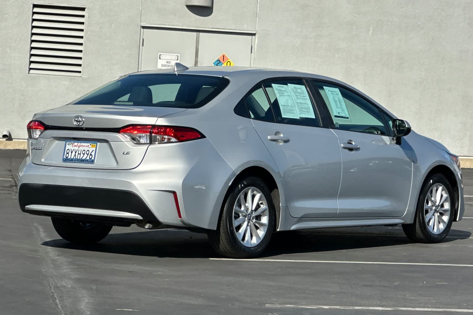 2022 Toyota Corolla LE photo 2