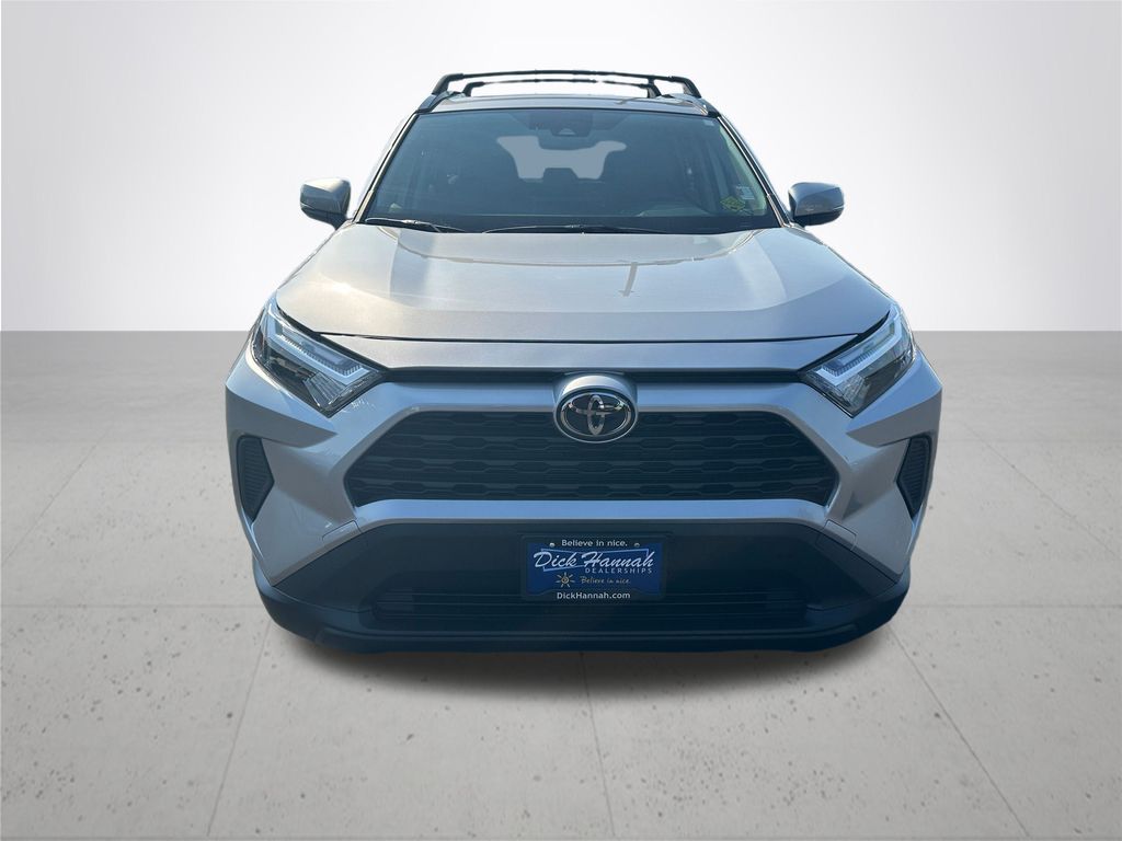 2025 Toyota RAV4 Hybrid XLE photo 3