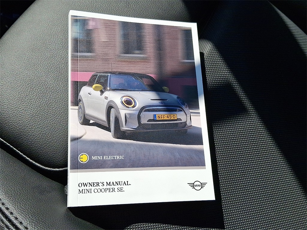 2022 Mini Cooper SE Signature photo 25