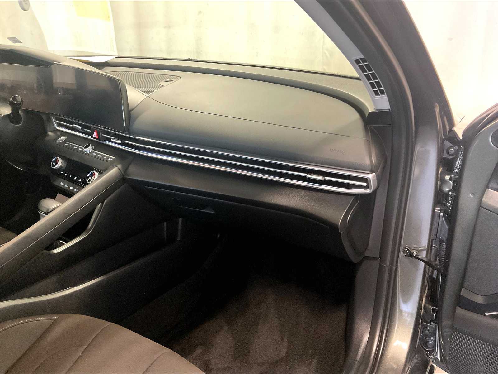 2024 Hyundai Elantra SEL photo 13
