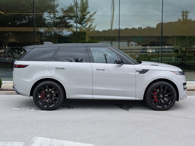 2025 Land Rover Range Rover Sport SE photo 6