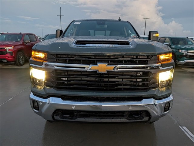 2025 Chevrolet Silverado 2500HD LT photo 3