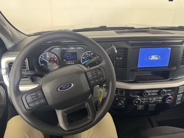 2025 Ford F-600 photo 12