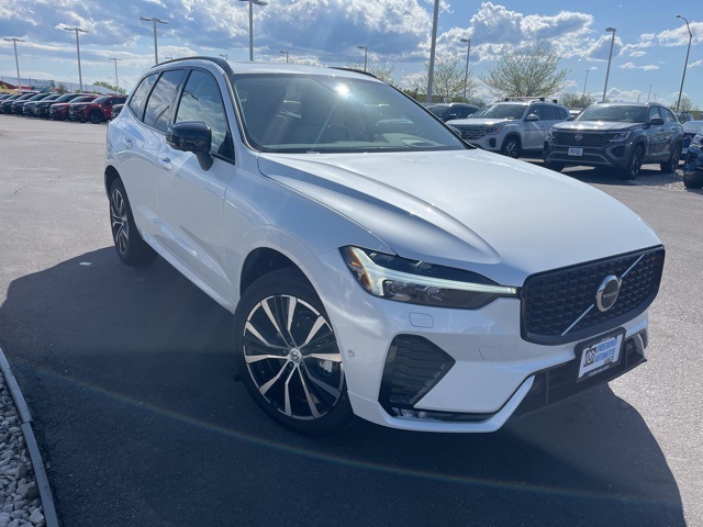 2025 Volvo XC60 B5 photo 5