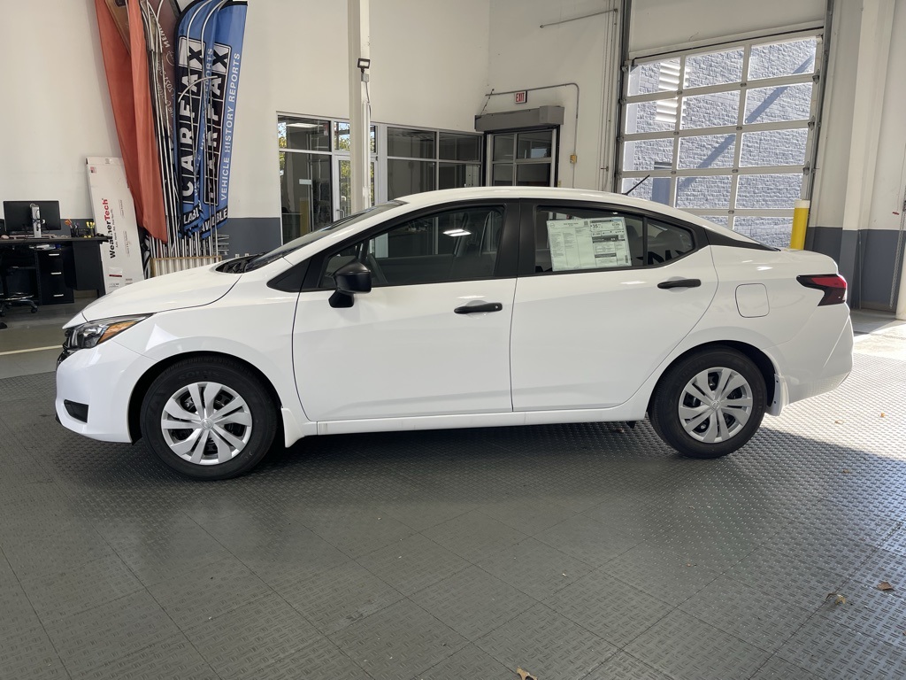 2025 Nissan Versa 1.6 S photo 4