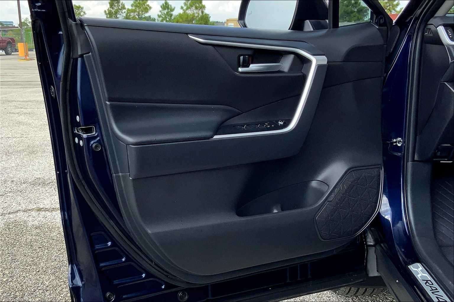 2024 Toyota RAV4 XLE photo 20