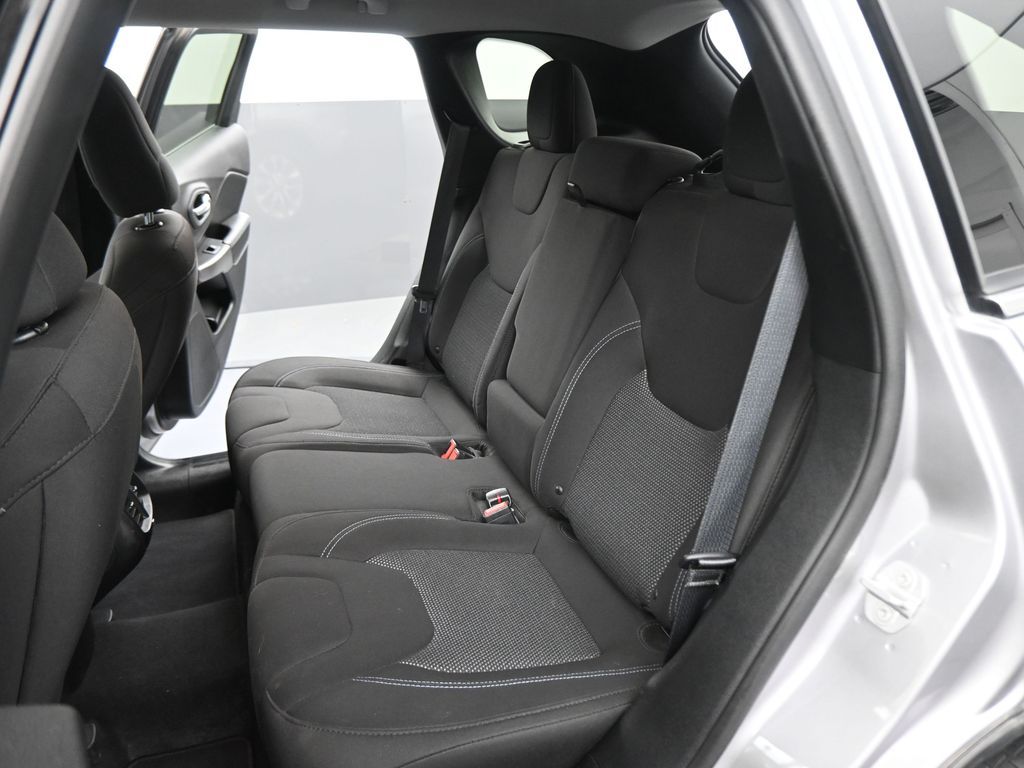 2019 Jeep Cherokee Latitude photo 38