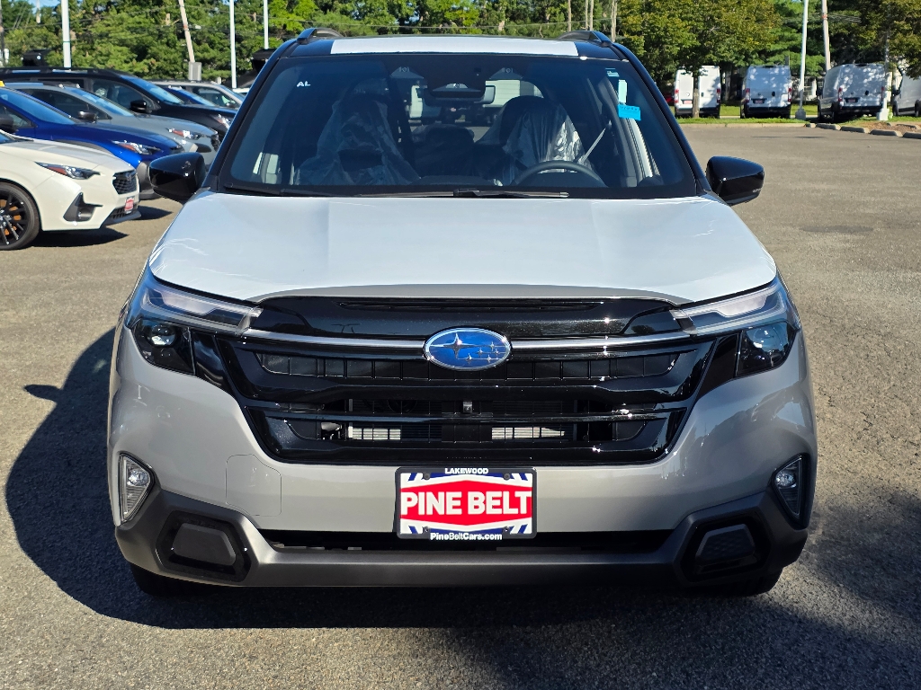 2025 Subaru Forester Touring photo 6