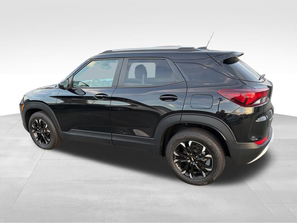 2023 Chevrolet Trailblazer LT photo 3