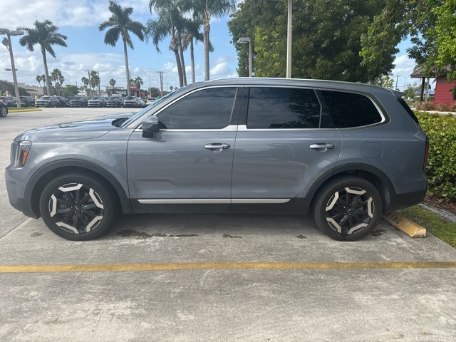 2023 Kia Telluride EX photo 2
