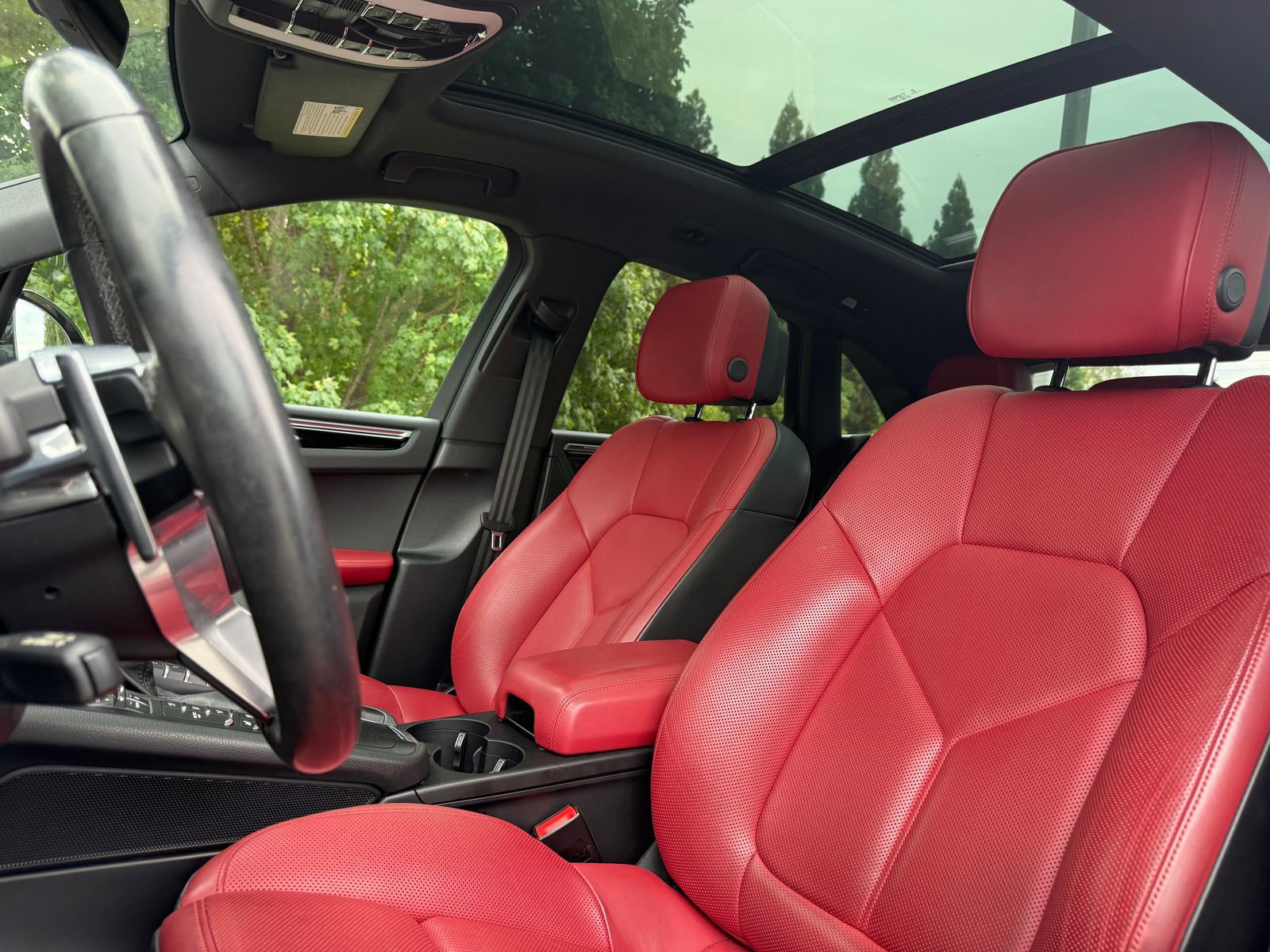 2020 Porsche Macan Base photo 2
