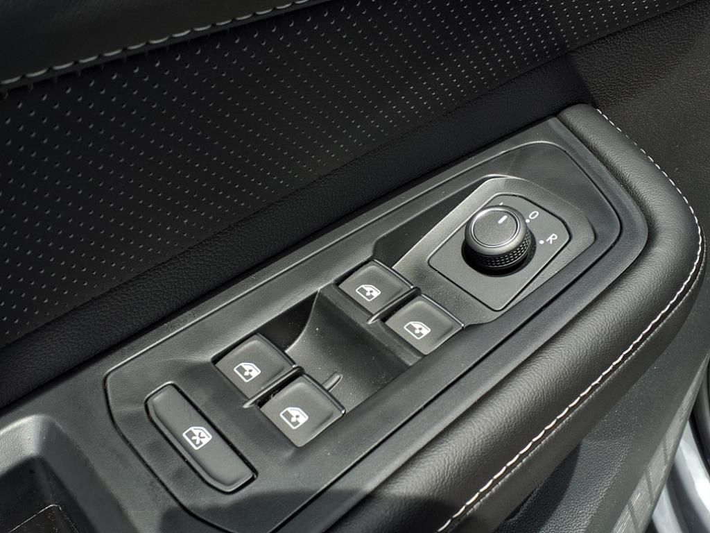 2025 Volkswagen Atlas Cross Sport SE Technology photo 12