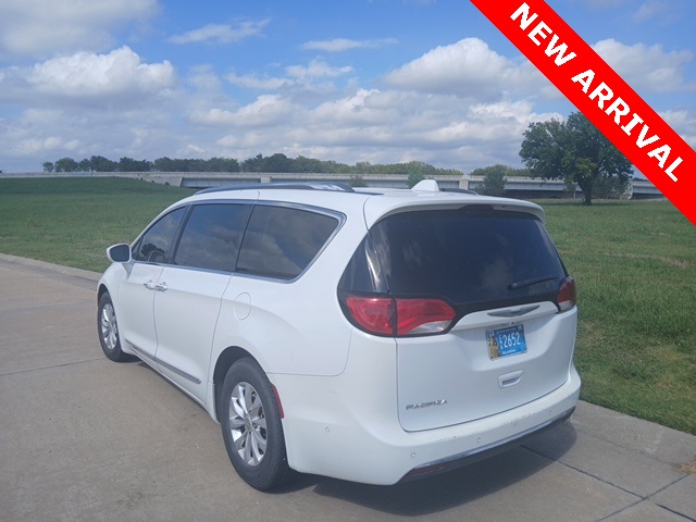 2018 Chrysler Pacifica Touring L photo 4
