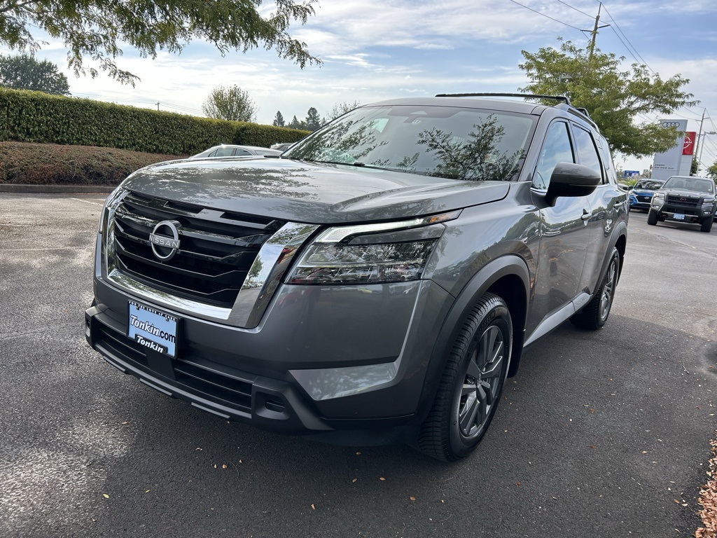 2022 Nissan Pathfinder SV photo 2