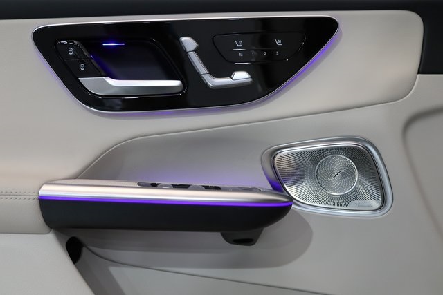 2025 Mercedes Benz GLC 350e 4MATIC photo 4