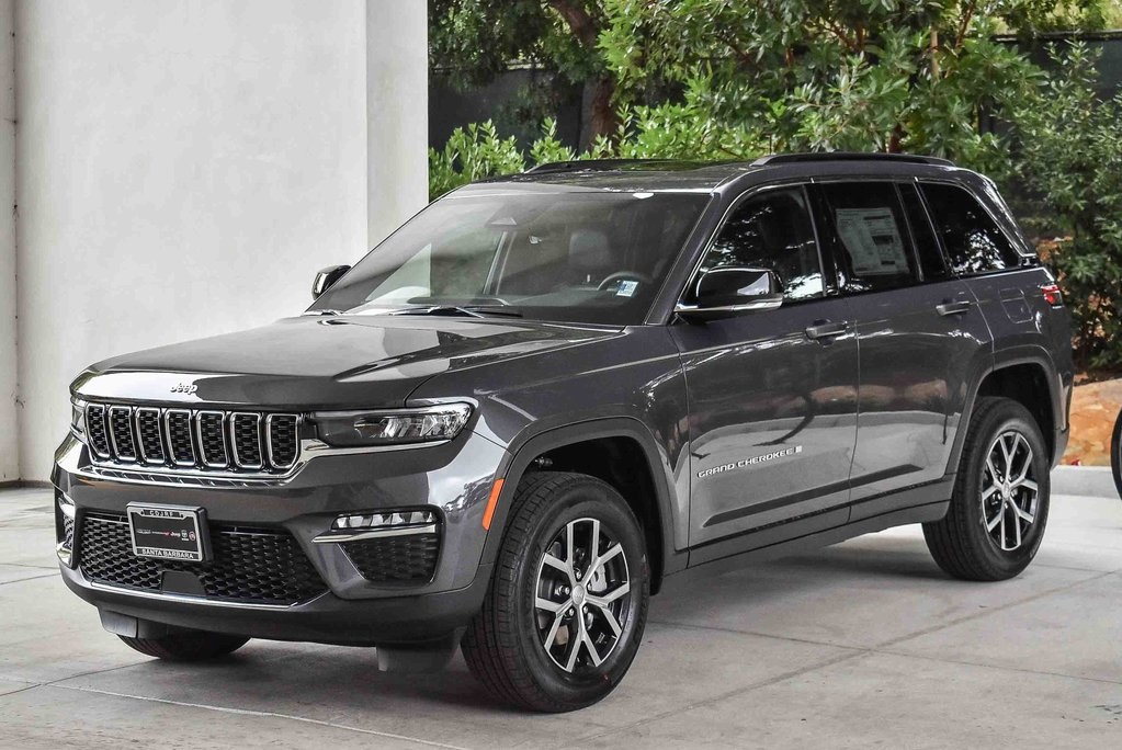 2025 Jeep Grand Cherokee Limited photo 2
