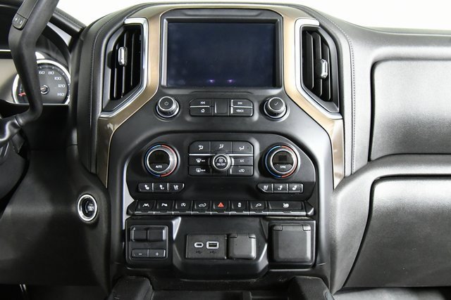 2019 Chevrolet Silverado 1500 High Country photo 3