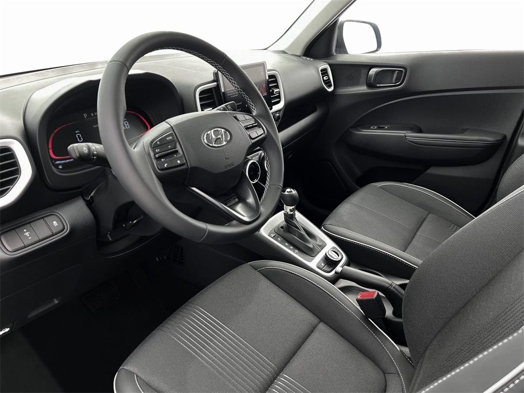 2025 Hyundai Venue Limited photo 14