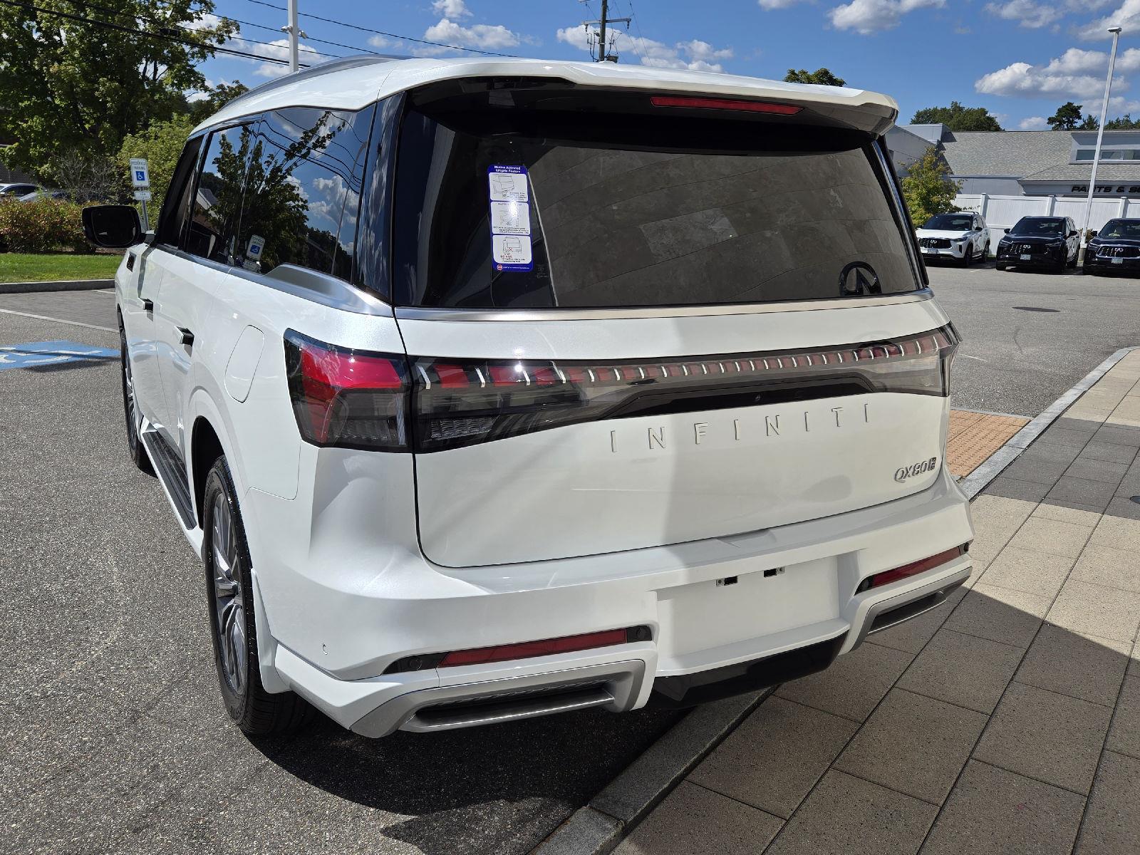 2026 Infiniti QX80 Luxe photo 11