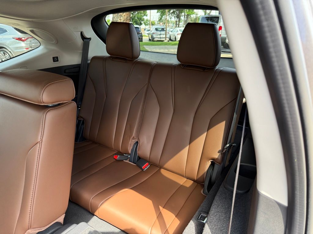 2026 Acura MDX SH-AWD Advance photo 13