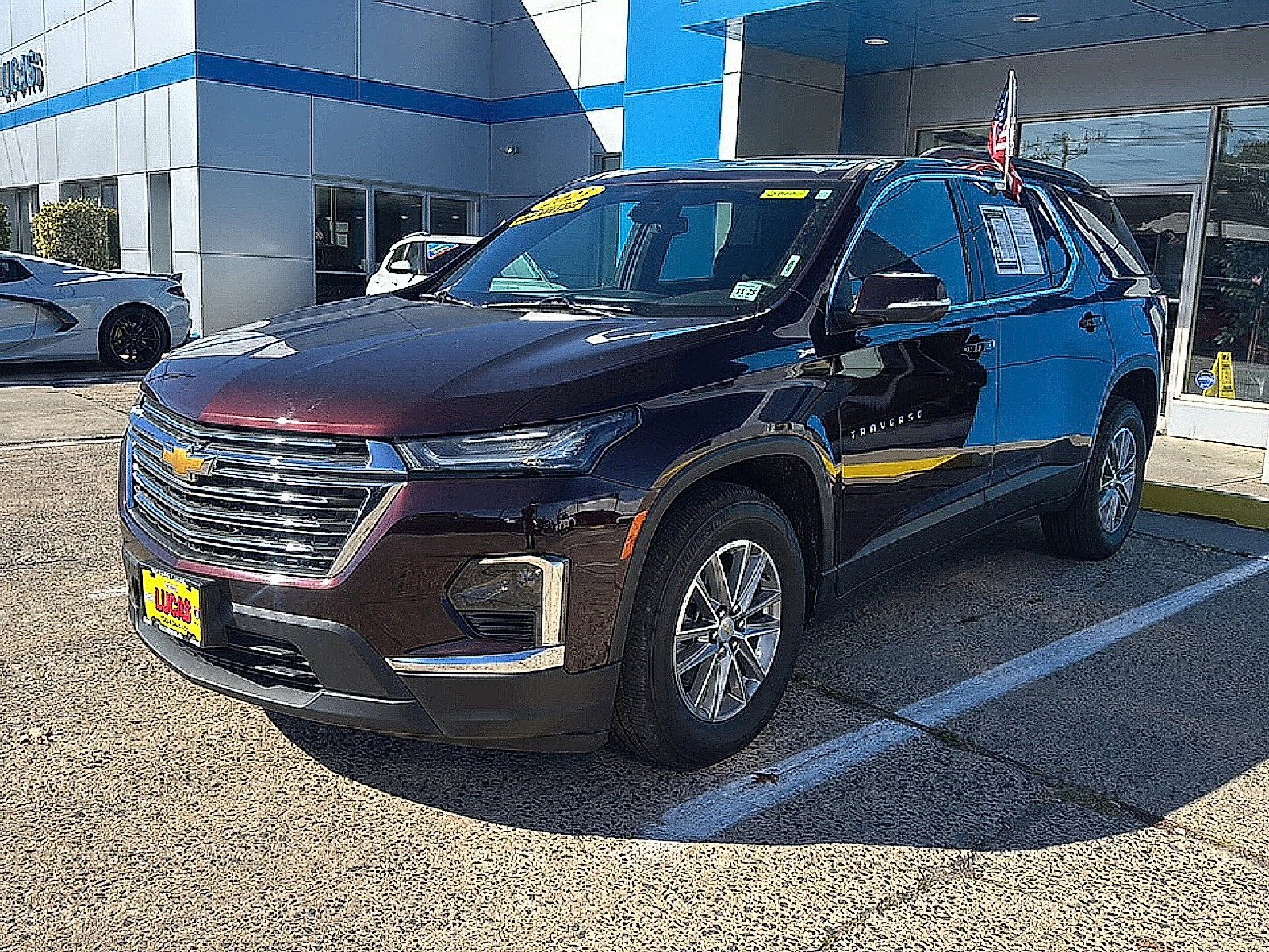 2023 Chevrolet Traverse Cloth photo 2