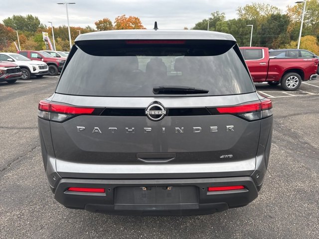 2023 Nissan Pathfinder S photo 2