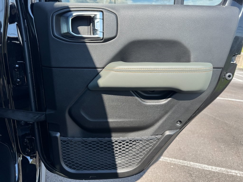 2025 Jeep Gladiator Mojave photo 12