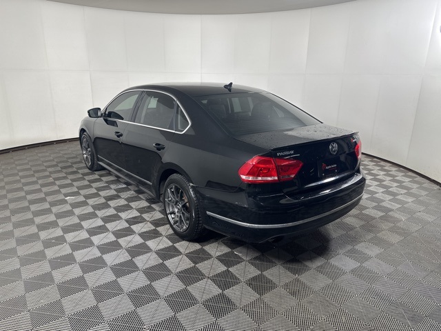 2014 Volkswagen Passat SEL Premium photo 4