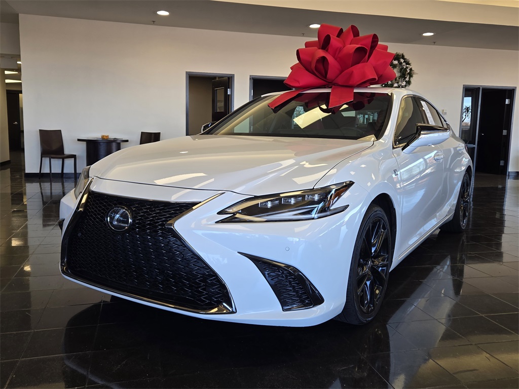 2025 Lexus ES Hybrid 300h F SPORT Handling's photo