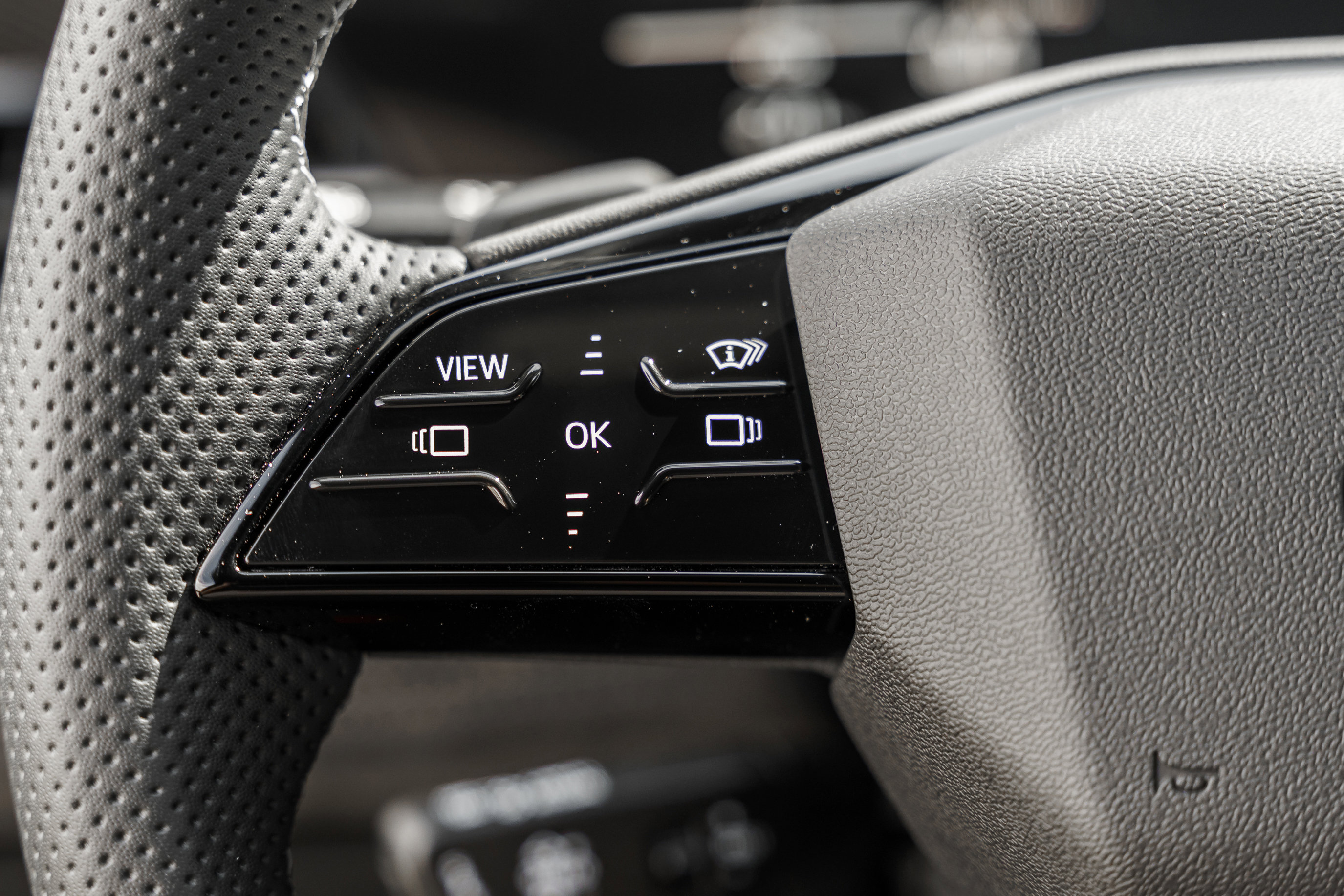 2025 Audi SQ6 photo 17