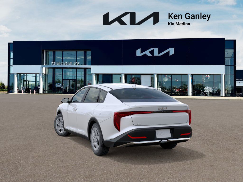 2025 Kia K4 LX photo 2