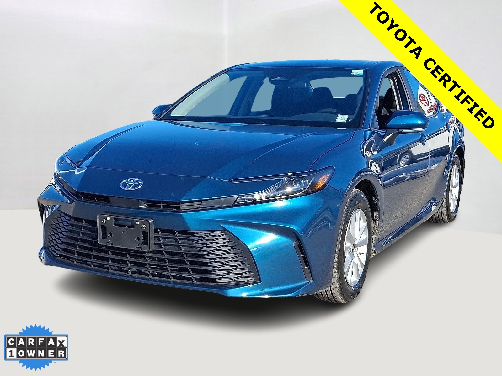 2025 Toyota Camry LE's photo