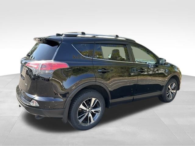 2017 Toyota RAV4 XLE photo 5