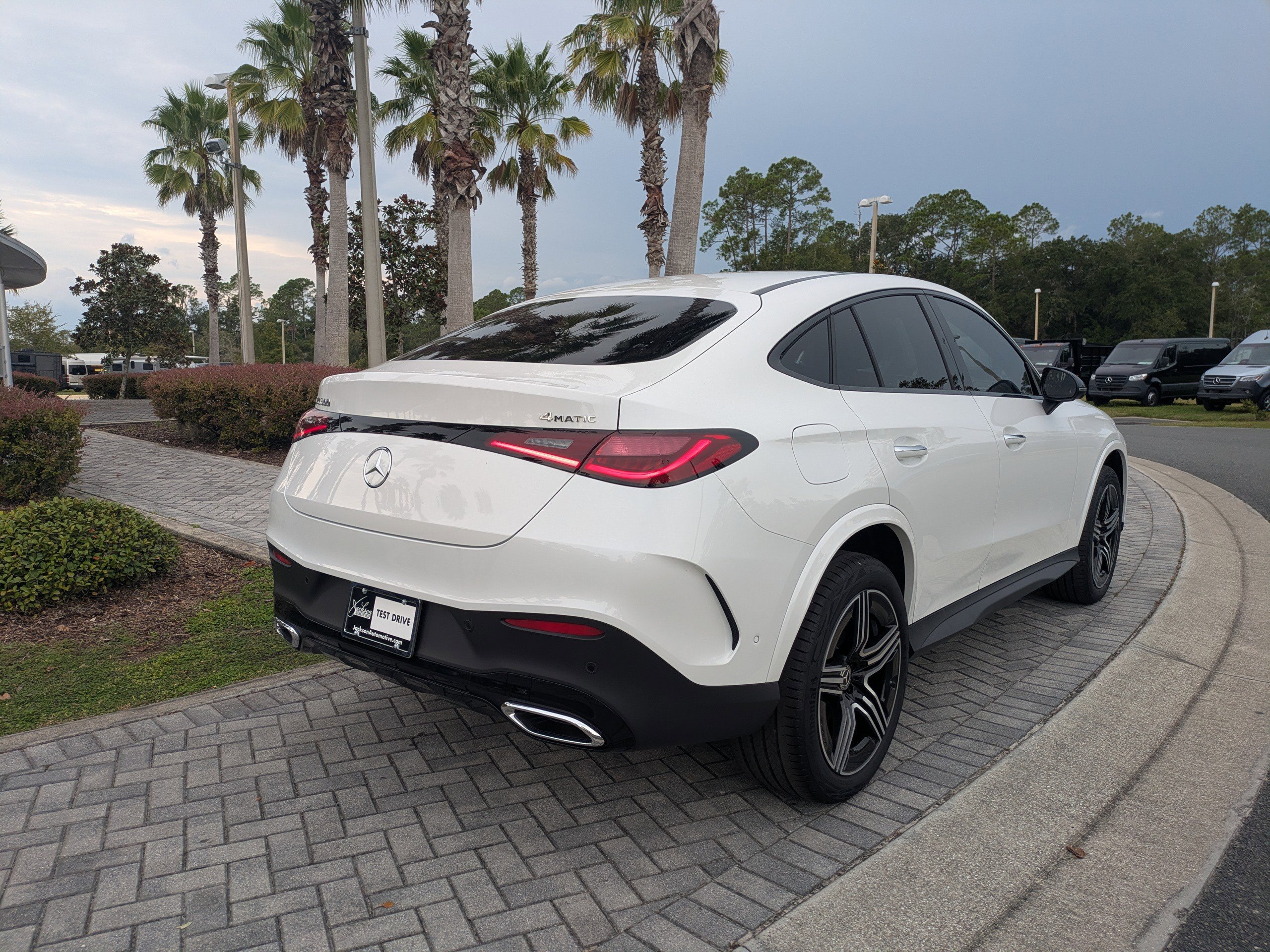2025 Mercedes Benz GLC 300 4MATIC photo 5