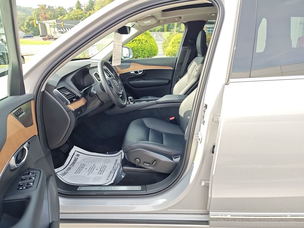 2024 Volvo XC90 Plus photo 8