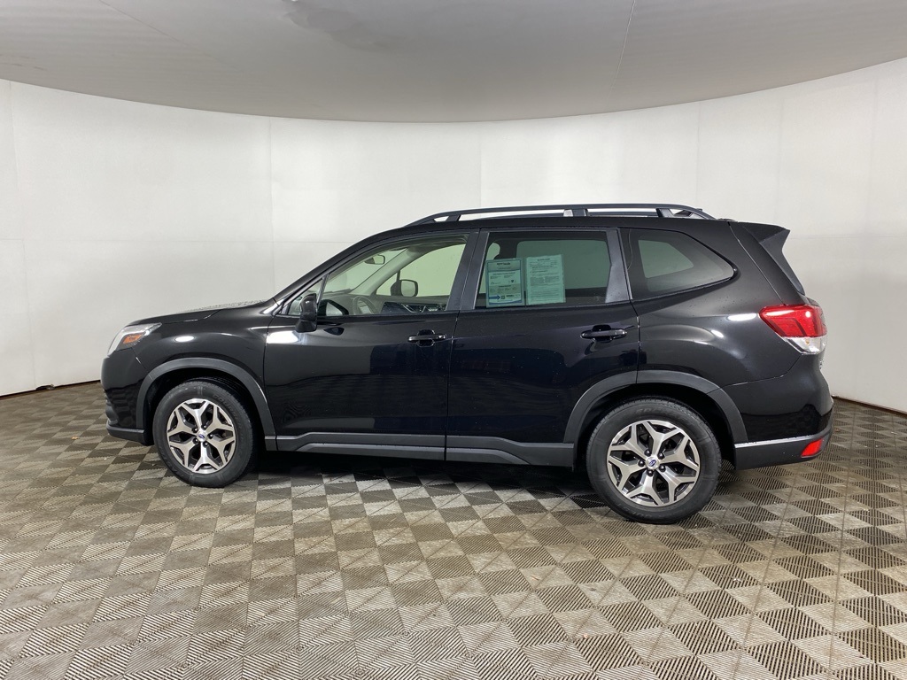 2023 Subaru Forester Premium photo 5