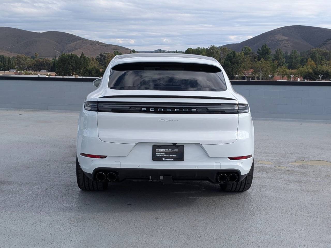 2025 Porsche Cayenne Coupe Base photo 10