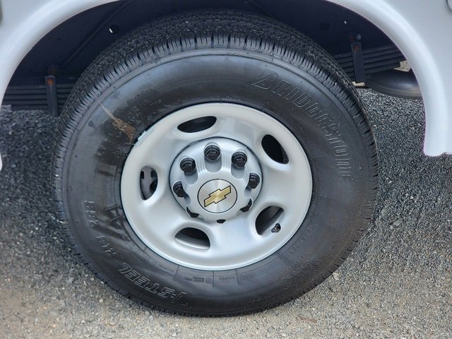 2025 Chevrolet Express Cutaway 3500 photo 3