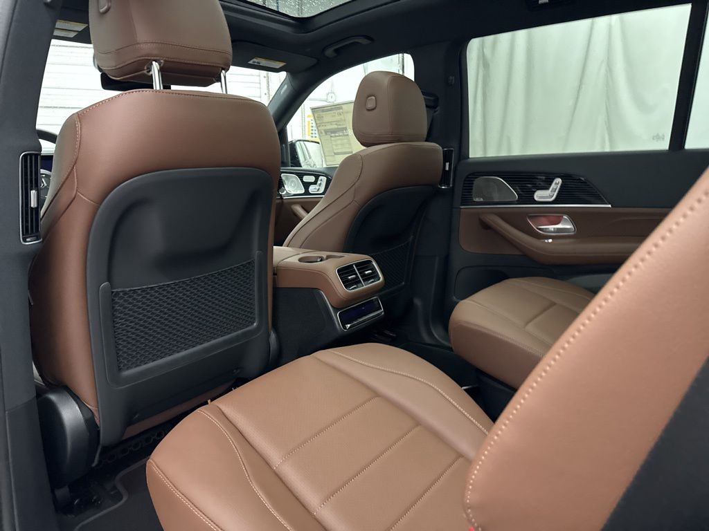 2026 Mercedes Benz GLS 450 4MATIC photo 13