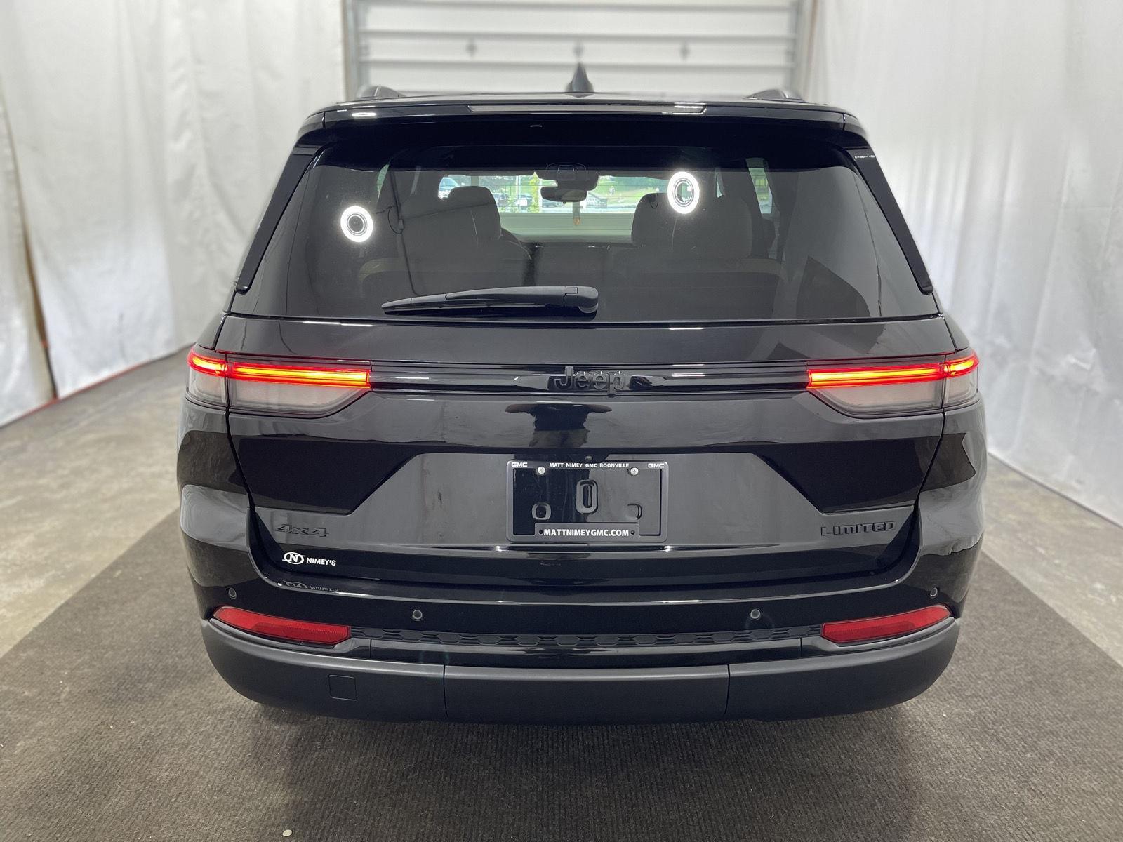 2023 Jeep Grand Cherokee Limited photo 3