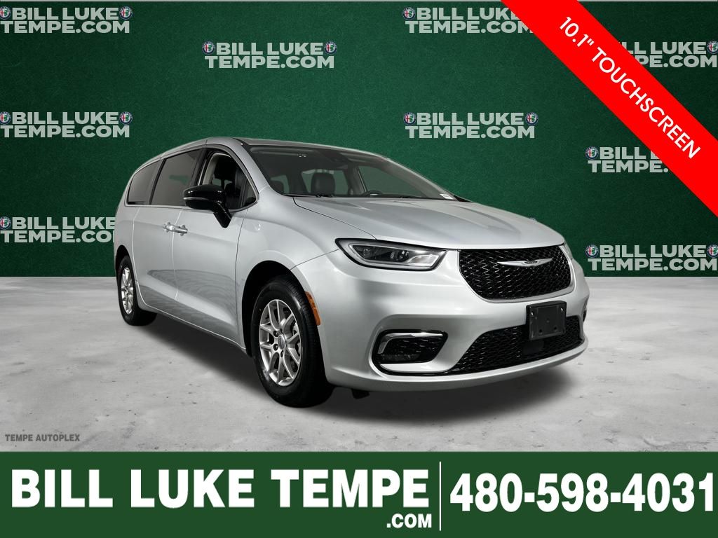 2024 Chrysler Pacifica Touring L's photo