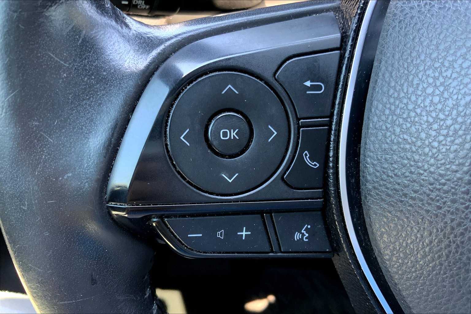 2019 Toyota RAV4 Hybrid XSE photo 21