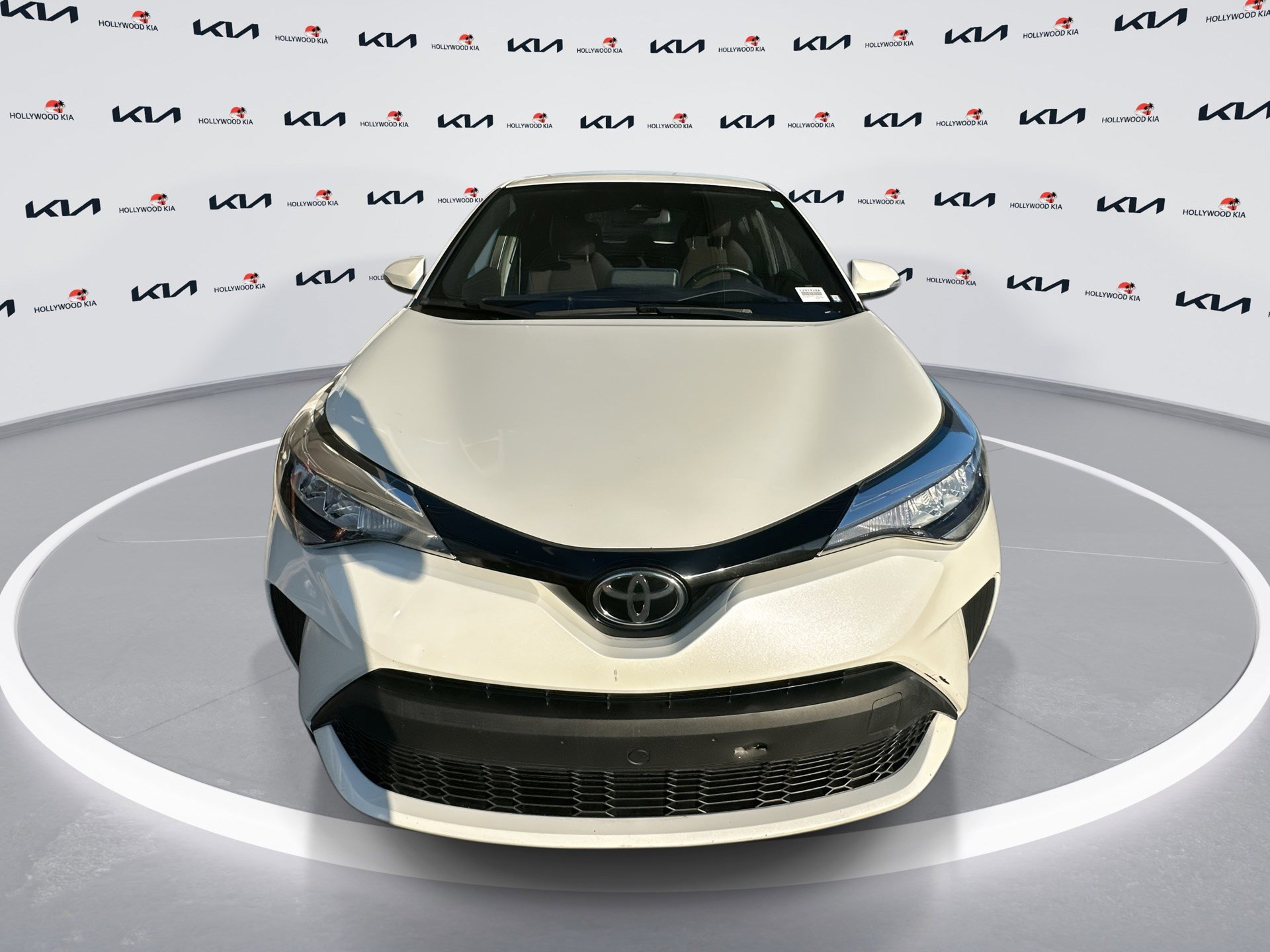 2021 Toyota C-HR XLE photo 3