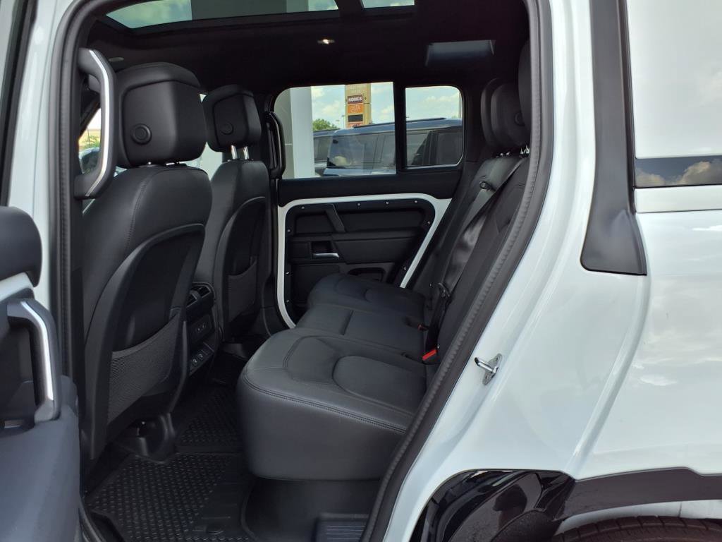2025 Land Rover Defender 110 X-Dynamic SE photo 10