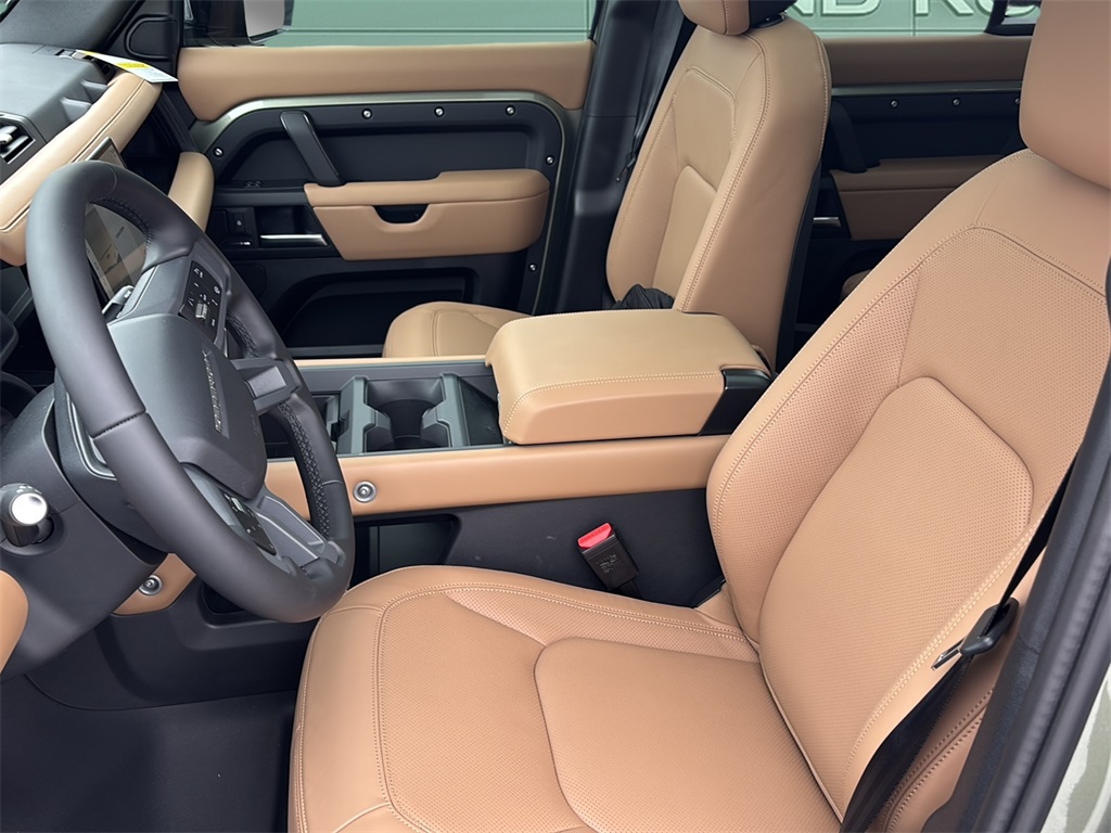 2025 Land Rover Defender 130 S photo 24